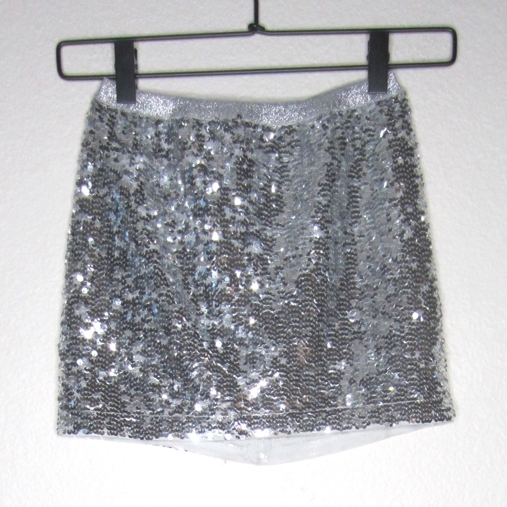Gap Kids Silver Sequin Mini Skirt - Size Small (6-7)
